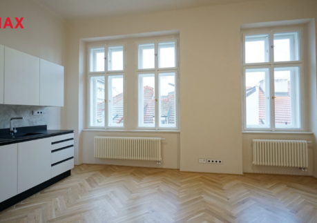 Pronájem bytu 2+kk po kompletní rekostrukci nedaleko Staroměstského náměstí