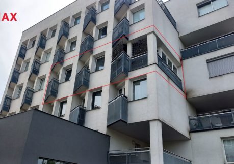 prodej bytu 2+1 se dvěma balkony a terasou