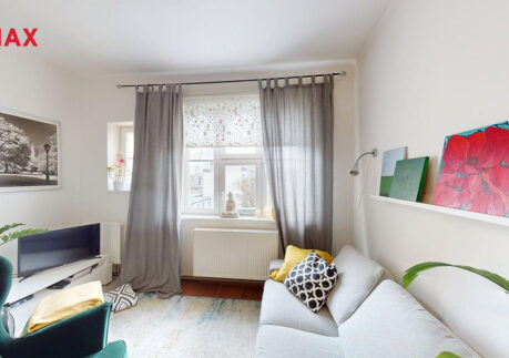 Prodej bytu 2+kk v ulici Komunardů, Praha Holešovice, 50 m2, sklep, malý balkon