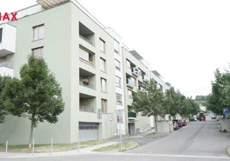 Elegantní a prostorný byt 2+kk s terasou a garážovým stáním – Vidoulská, Praha 5