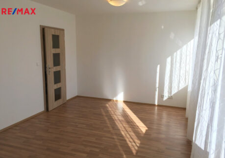 Pronájem , Praha 5 – Stodůlky, byt 1+kk, 35 m2, panel, výtah, sklep
