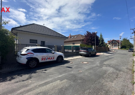 REZERVACE Pronájem RD 4+kk, 161 m2 + zahrada 806 m2, Úvaly u Prahy, Praha – východ