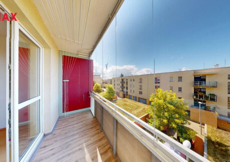 Pronájem bytu 2kk se zaskleným balkonem a komorou, Praha Uhříněves, ul. Fr. Diviše