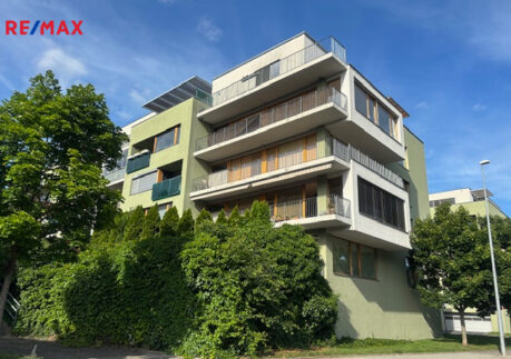 Elegantní a prostorný byt 2+kk s terasou a garážovým stáním – Vidoulská, Praha 5