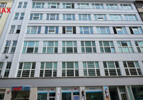 Reprezentativní kancelář cca 107 m² s terasou a vybavením – Vinohrady (Slezská)