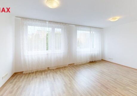 REZERVACE Pronájem , Praha 5 – Stodůlky, byt 1+kk, 35 m2, panel, výtah, sklep