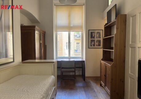 Pronájem útulného zařízeného bytu 1+kk, ul. Divadelní – Praha 1