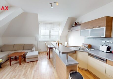 Pronájem prostorného 3+kk s terasou, šatnou a parkováním, Holubice, Kozinec, Praha – západ