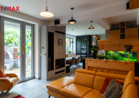 Pronájem přízemního moderního bungalovu se saunou, vířivkou a zahradou