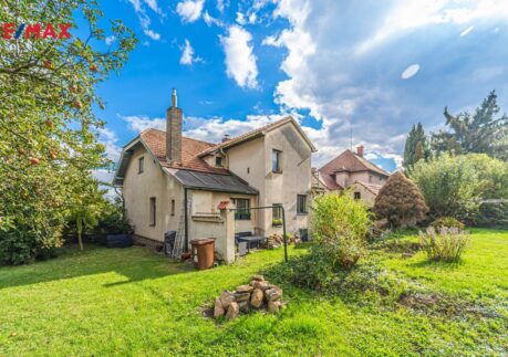 Prodej rodinného domu v obci Šestajovice, jen 2 minuty jízdy autem od hranice hlavního města Prahy