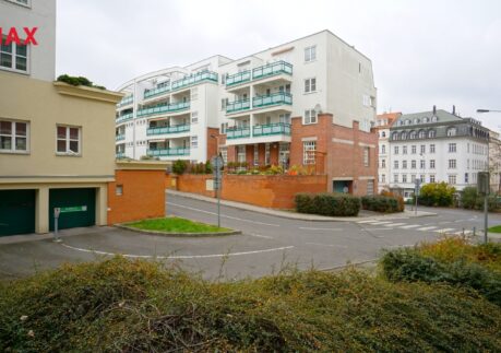 Prodej garážového stání 16 m² – Pod Parukářkou, Praha 3 – Žižkov