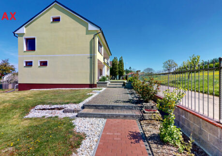 Prodej rodinného domu 6+1 se zahradou, sklepem a garáží, Krásná Hora nad Vltavou,