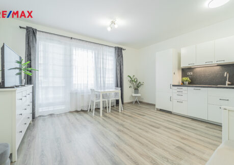 Prodej 1+KK v novostavbě z roku 2020 vč. balkonu 13,5 m² a garážového stání v ul. Lehovecká