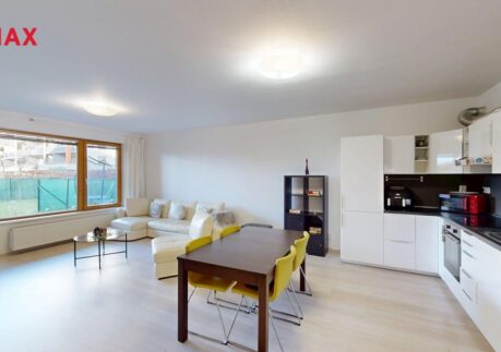 K dlouhodobému pronájmu byt 2+kk + 2x terasa, 2x zahrada, garáž i sklep, Praha 4 – Modřany