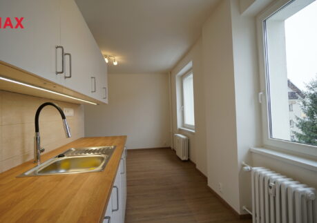 Pronájem kompletně rekonstruovaného bytu 3+kk 63,3 m² s lodžií a možností garážového stání, Praha 6