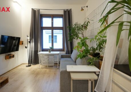 Moderní Byt 2+kk s patrem na spaní – Smíchov, Pivovarská ulice – Ihned k Nastěhování!