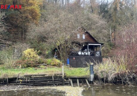 Rekreační chata 64 m² s pozemkem 100 m² v Hradištku – loďka přes řeku, energie ze slunce