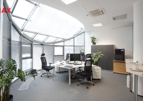 Pronájem několika kanceláří na patře budovy Mediahall