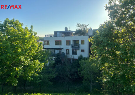 Nadstandartní byt v novostavbě 2+kk s terasou, Na Císařce – Praha 5 Smíchov