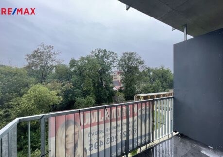 Pronájem 1kk s terasou v moderním projektu Tuchoměřické zahrady, okr. Praha – západ