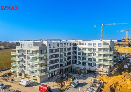 3+kk s velkým balkonem a parkovacím stáním – Britská čtvrť, Praha 5