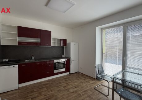 REZERVACE Pronájem prostorného bytu 2+kk s terasou a parkováním, Nučice, Báňská ul.