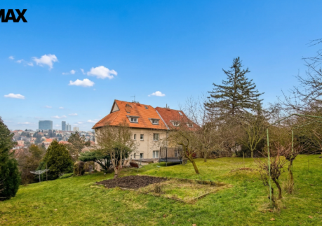 Prodej ideální poloviny rodinného domu se 3 byty a velkou zahradou, Praha 4 – Podolí