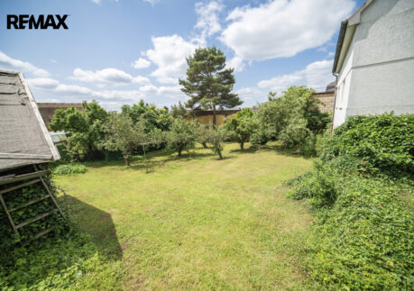 Stavební pozemek 705m2, všechny inženýrské sítě, Praha 5 Lochkov