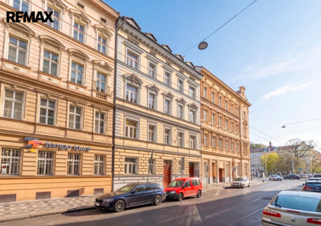 Prodej části činžovního domu na pomezí Malé Strany a Smíchova