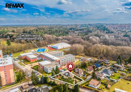 Prodej stavebního pozemku s  rodinným domem v obci Říčany, ul. Olivova