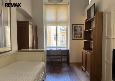 Pronájem útulného zařízeného bytu 1+kk, ul. Divadelní – Praha 1