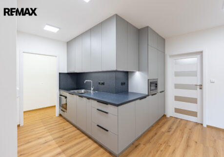 Moderní 2+1 po kompletní rekonstrukci s lodžií a výhledem do zeleně | Rožnov pod Radhoštěm