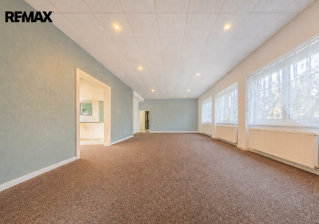 Prodej atypického prostoru s celkovou výměrou 437 m² v Pražských Kobylisích.
