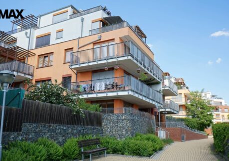 Pronájem bytu 2+kk, 57 m², terasa, garážové stání, sklep | Rezidence Císařka, Praha 5