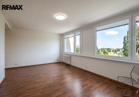 Prodej světlého bytu 1+kk, 36 m² po rekonstrukci – Praha 5 – Stodůlky, ul. Vackova, metro v dosahu