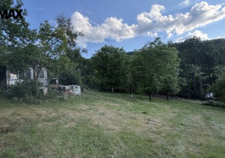 Prodej velkorysého rekreačního pozemku 2 143 m² u lesa a potoka – Prachatice, Pod Černou horou