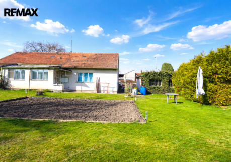 Prodej rodinného domu se zahradou – rohový pozemek 990 m2