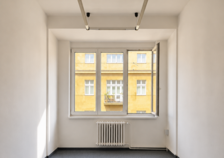 Reprezentativní kancelář 15 m² v atraktivní lokalitě Praha – Karlín, ul. Thámova