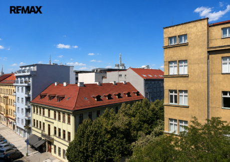 Nabízíme k pronájmu reprezentativní komerční prostor o výměře 24,5 m² (včetně společných prostorů)