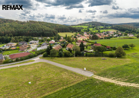Stavební pozemek 1 183 m² s vlastní vrtanou studnou | Obory