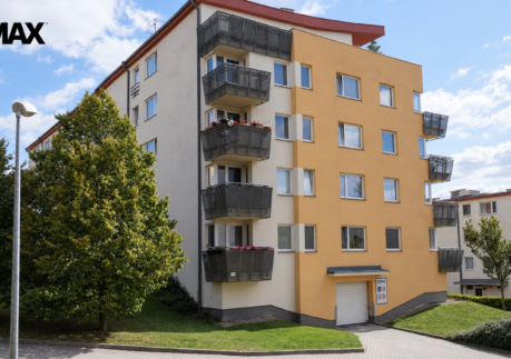 Světlý byt 2+KK s terasou a sklepem v klidné lokalitě Stodůlek