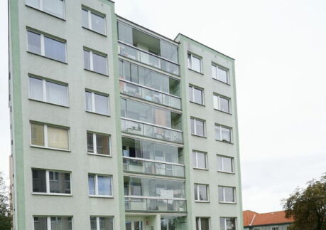 Pronájem bytu 3+kk s balkonem na rozhraní Praha 3 a Praha 9, ul. Odlehlá
