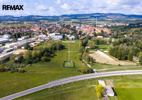 POZEMEK 780 m² V KAPLICI – INVESTICE S POTENCIÁLEM BUDOUCÍ VÝSTAVBY